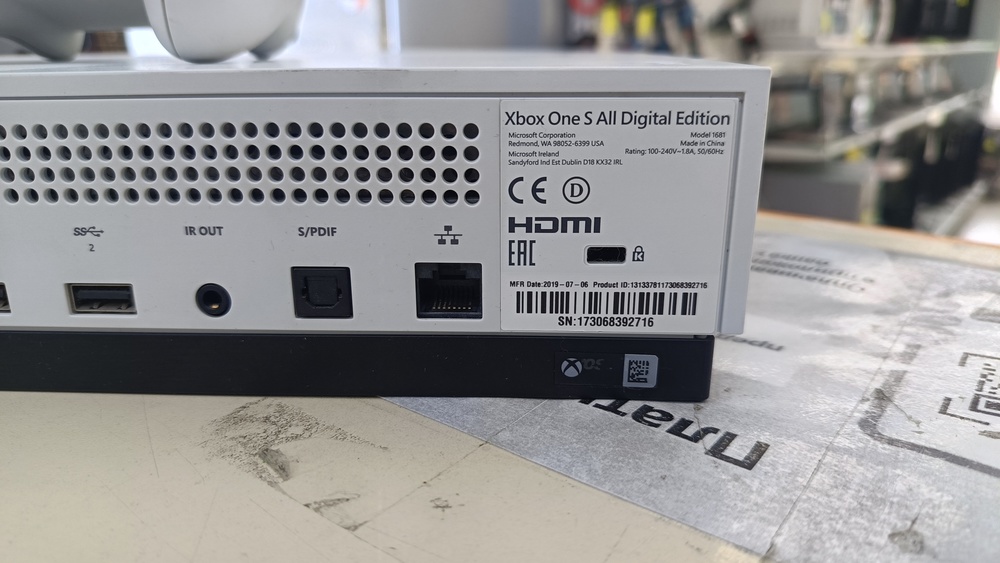 Игровая приставка Xbox One S Digital Edition 1TB