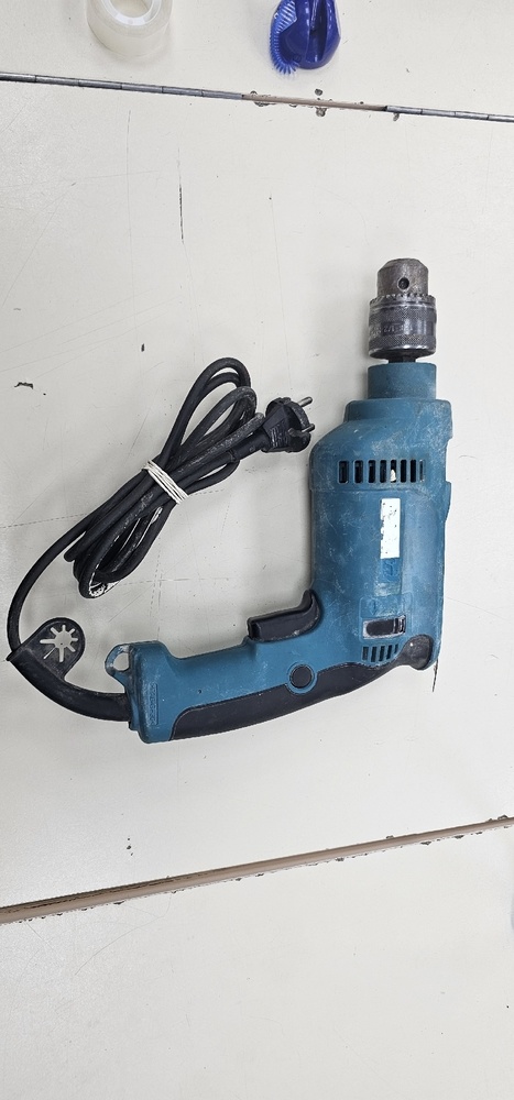 Дрель-ударная Makita HP1620.