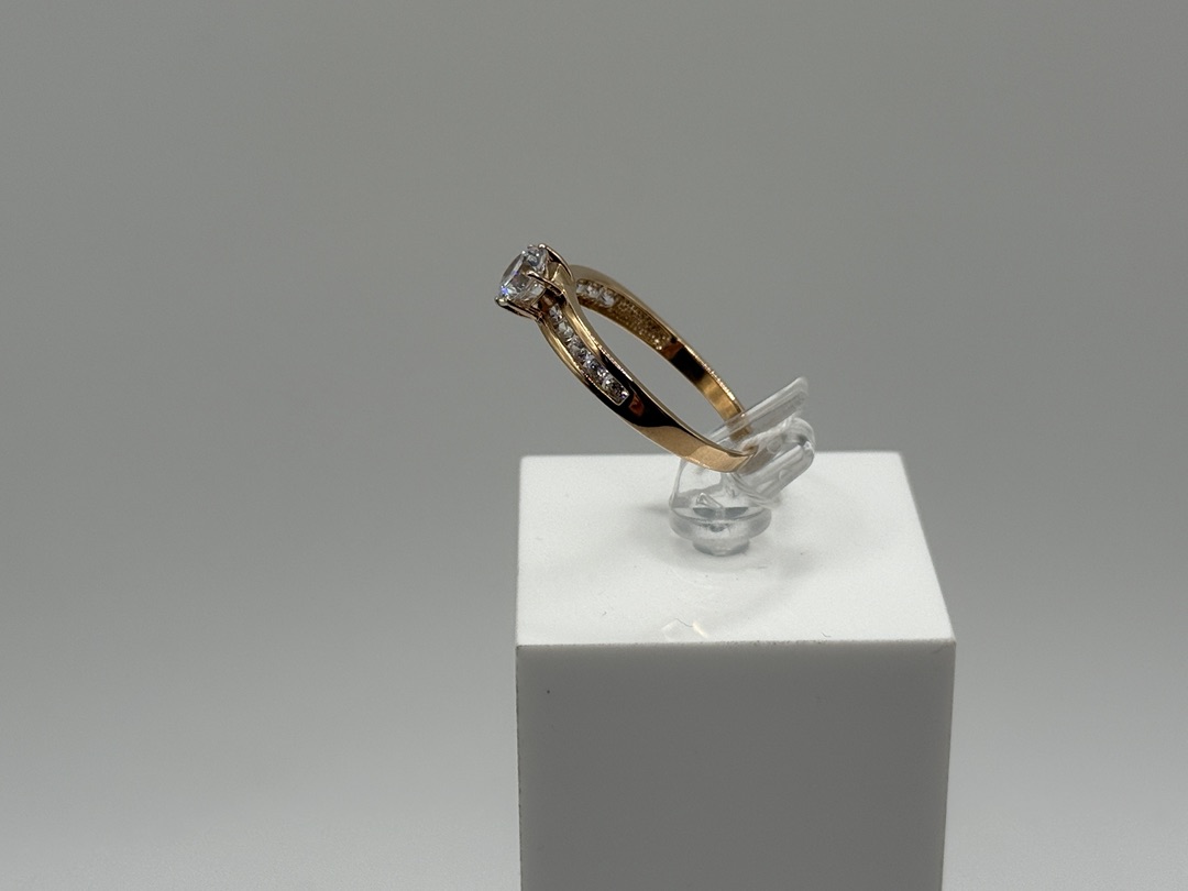КОЛЬЦО С КАМНЯМИ (Au 585)
