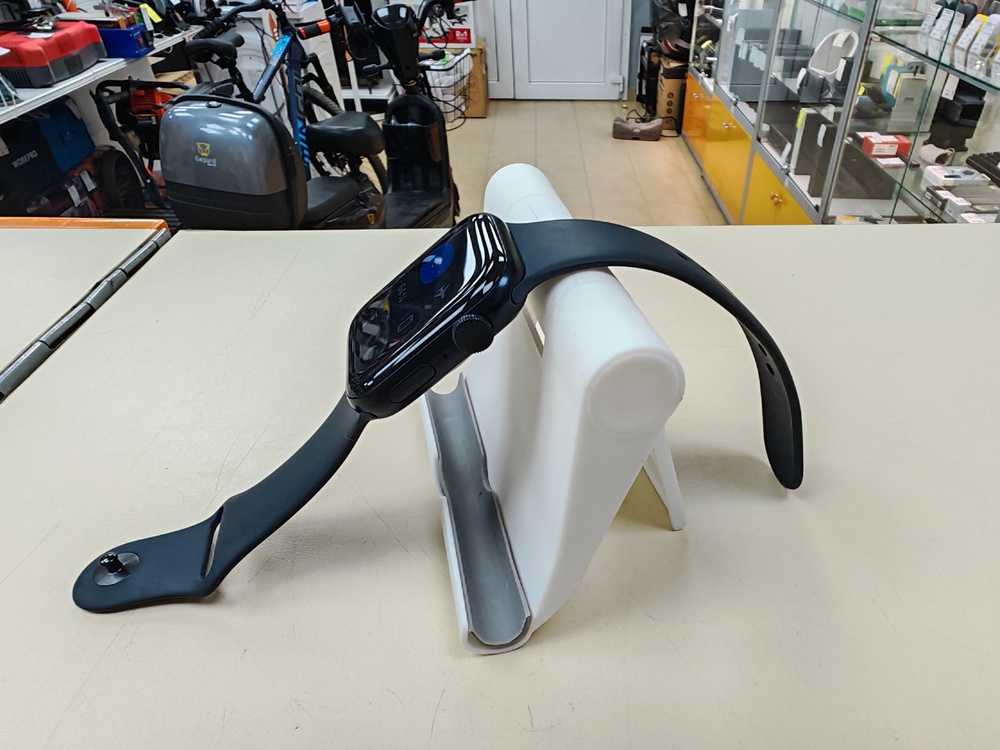 Смарт-часы Apple Watch SE 2022 44mm