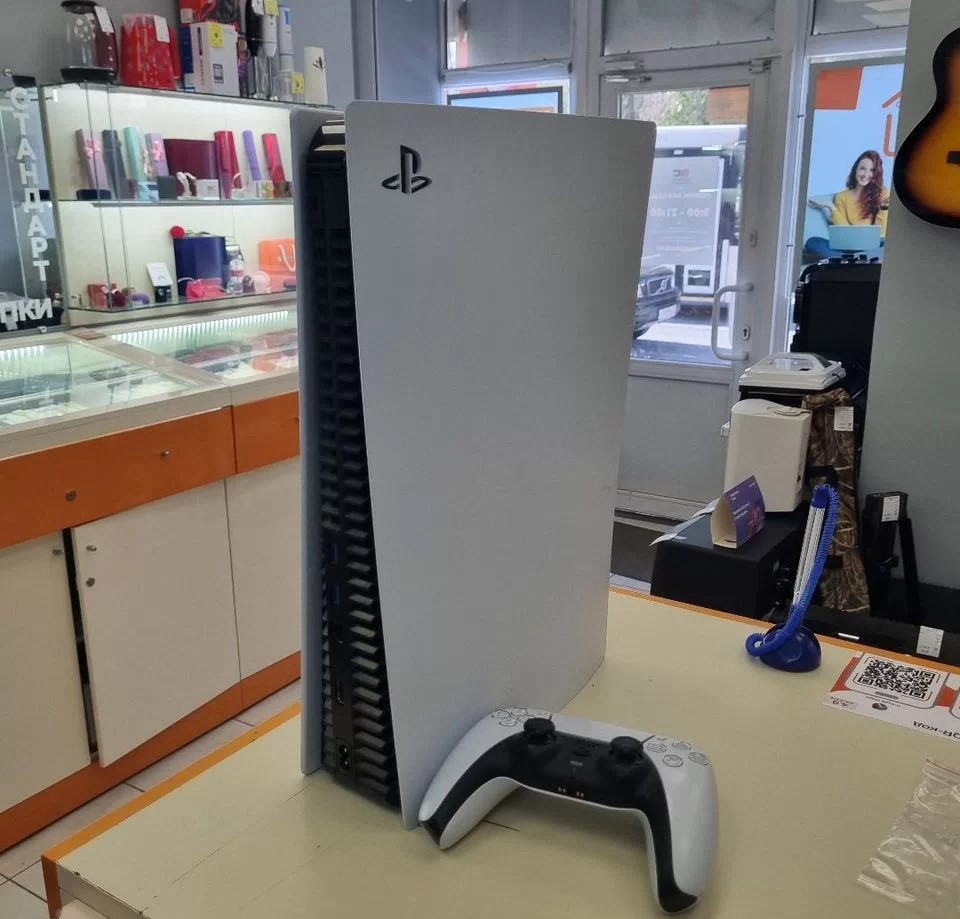 Игровая приставка PlayStation 5 825Gb (С дисководом) Игровая приставка PlayStation 5 825Gb (С дисководом)