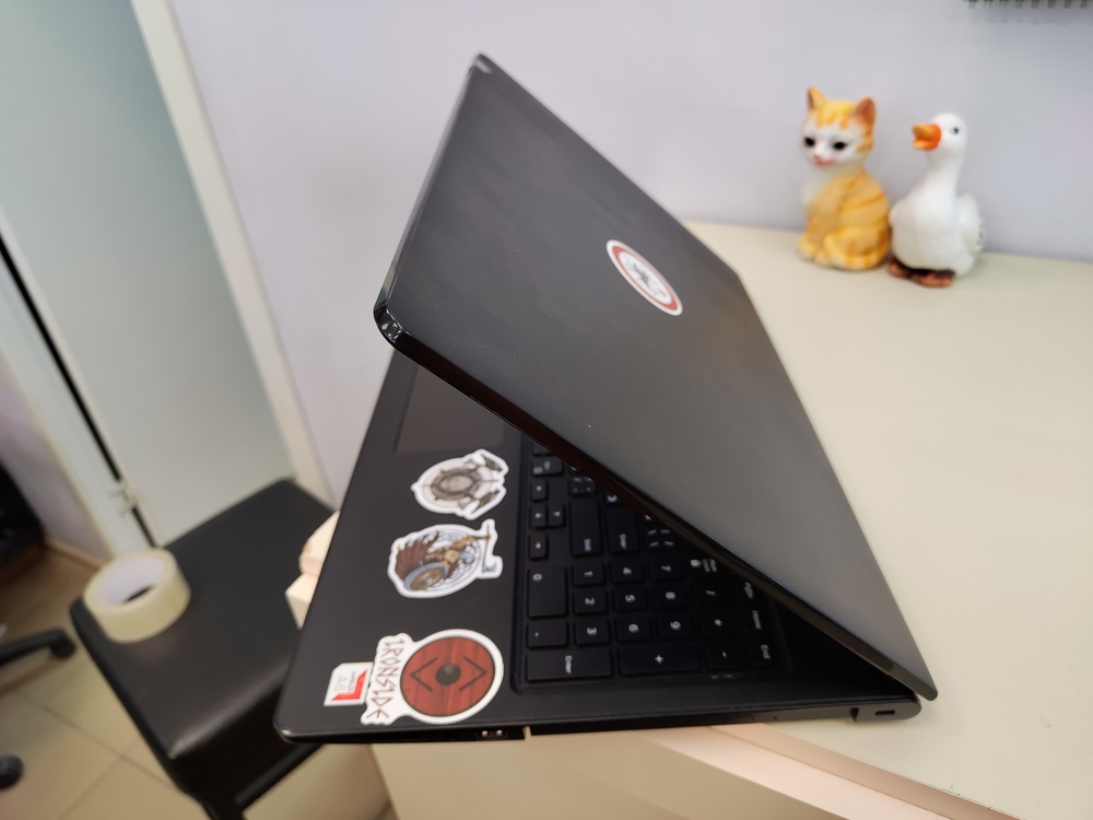 Ноутбук DELL *; A6-9225, Нет, 8 Гб, 256 Гб, Нет