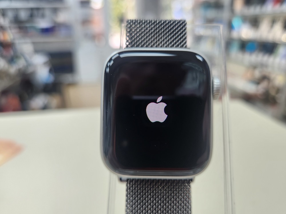 Смарт-часы Apple Watch SE 2020 40mm