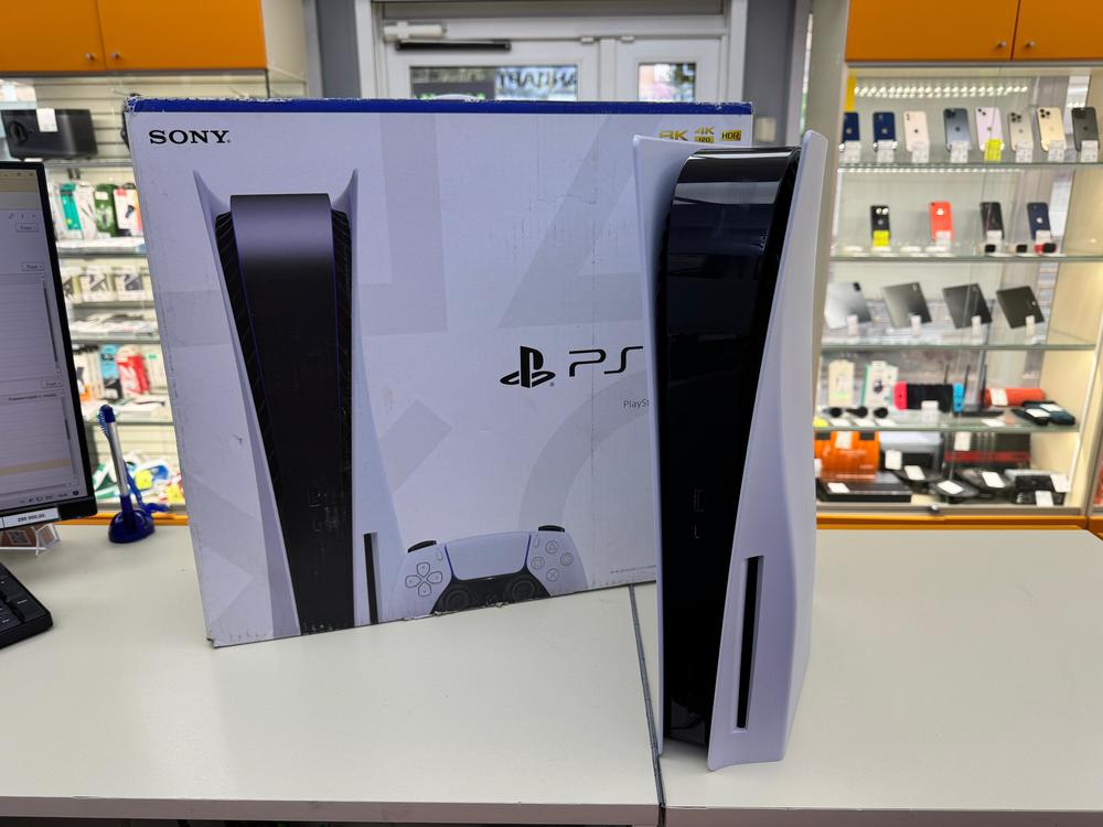 Игровая приставка PlayStation 5 825Gb (С дисководом) Игровая приставка PlayStation 5 825Gb (С дисководом)