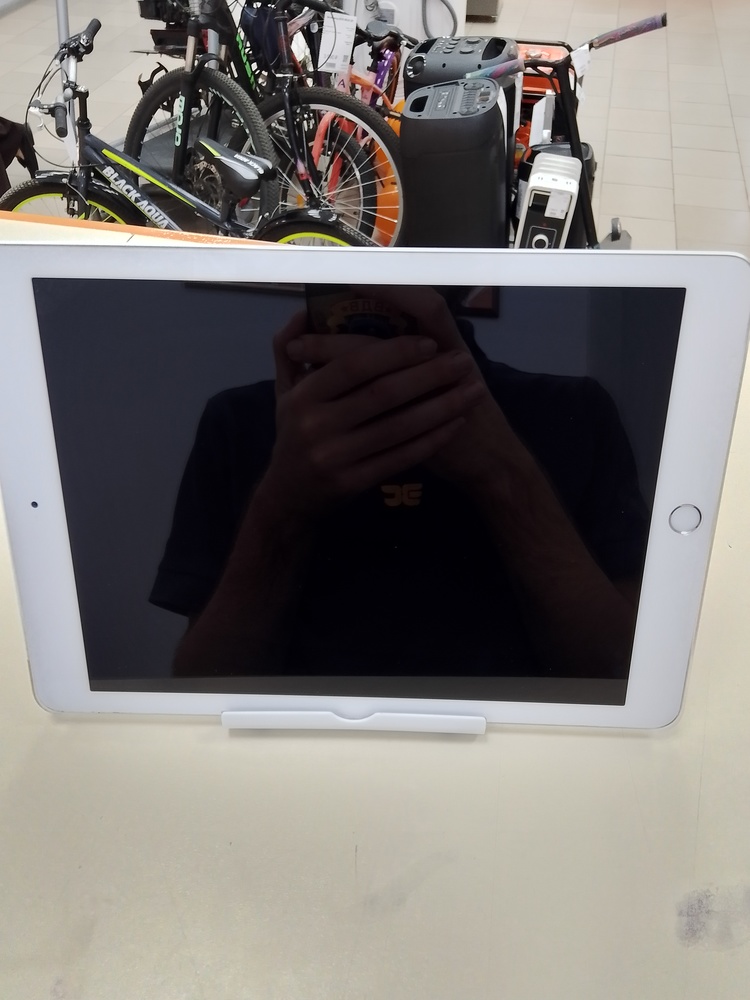 Планшет Apple IPad 6 32 ГБ A1954 (Wi-Fi + Cellular)