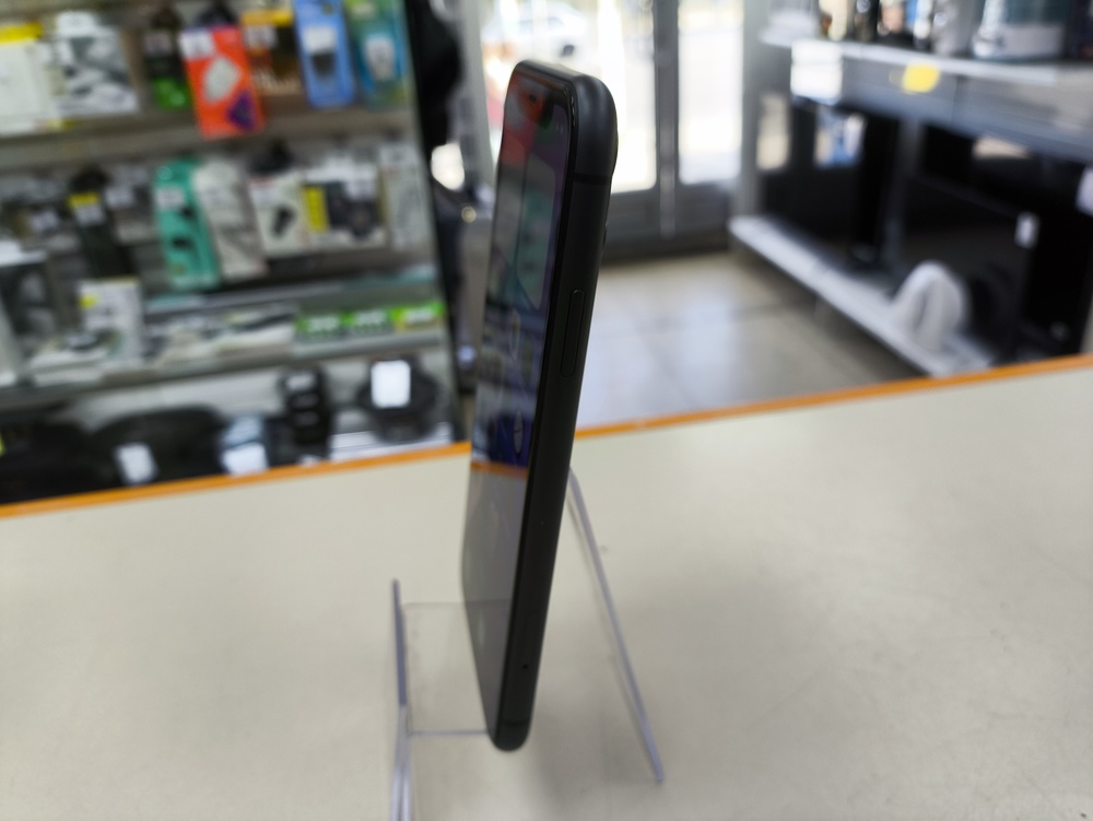 Смартфон Apple iPhone 11 64Gb