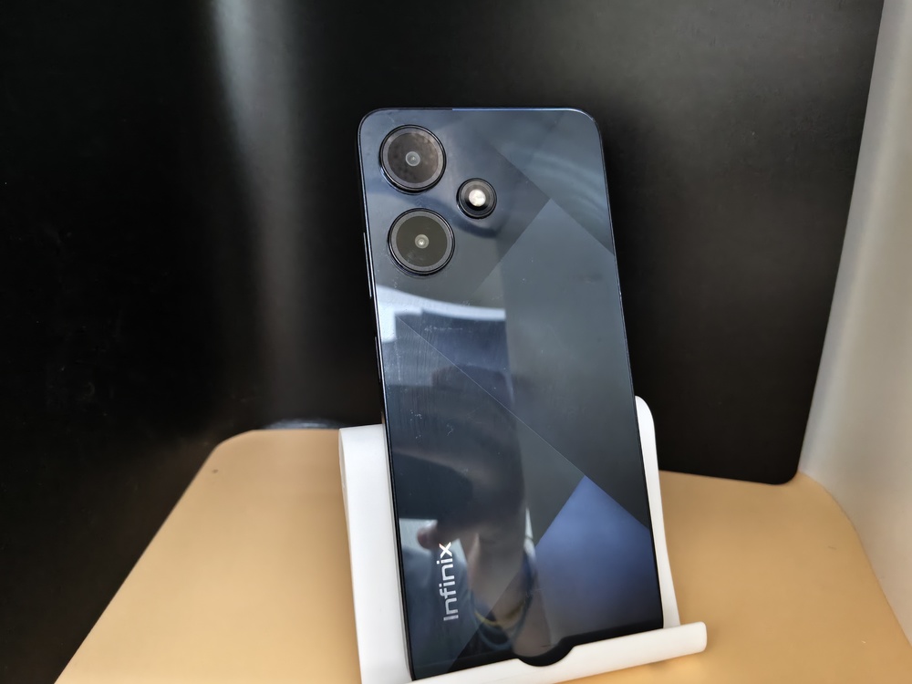 Смартфон Infinix HOT 30i 4/64