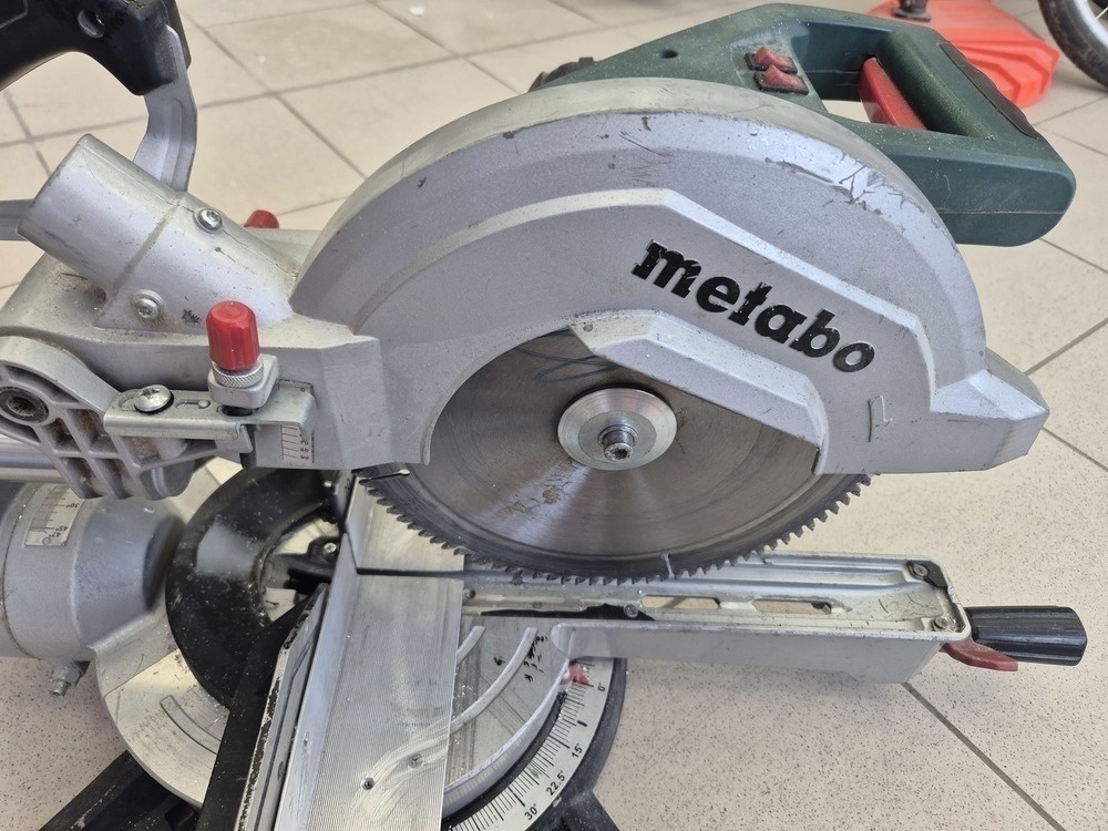 Торцовочная пила Metabo KGS 254M