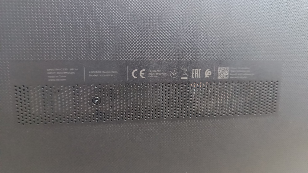 Ноутбук HP 15-rb012ur; E2-9000e, Radeon R2 series, 4 Гб, Нет, 500 Гб