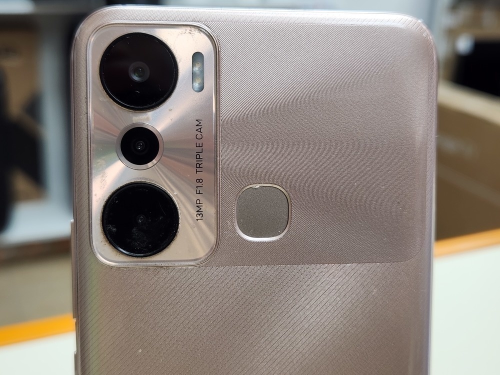 Смартфон Infinix HOT 20i 4/64