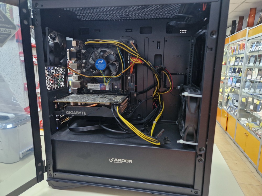 Системный блок Ginzzu; Core i3-10100F, GeForce GTX 1660 Super, 16 Гб, 256 Гб, Нет