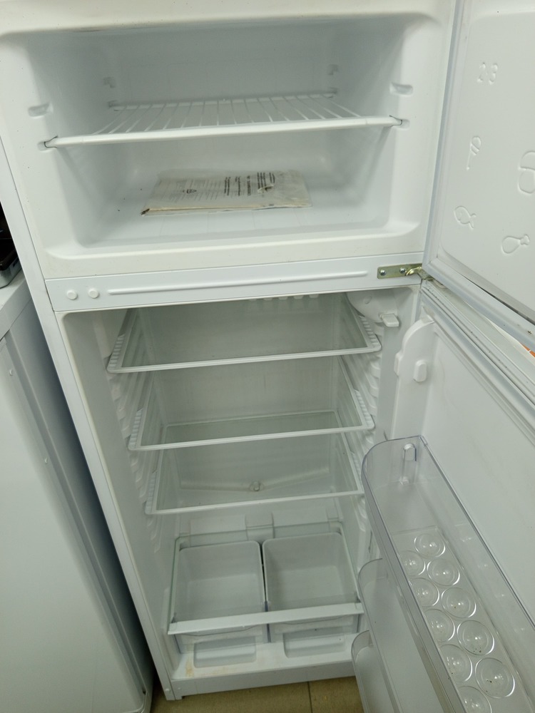 Холодильник Indesit TIA16