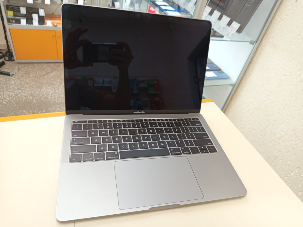 Ноутбук Apple MacBook Pro (13 дюймов,  два порта Thunderbolt 3,2017) A1708