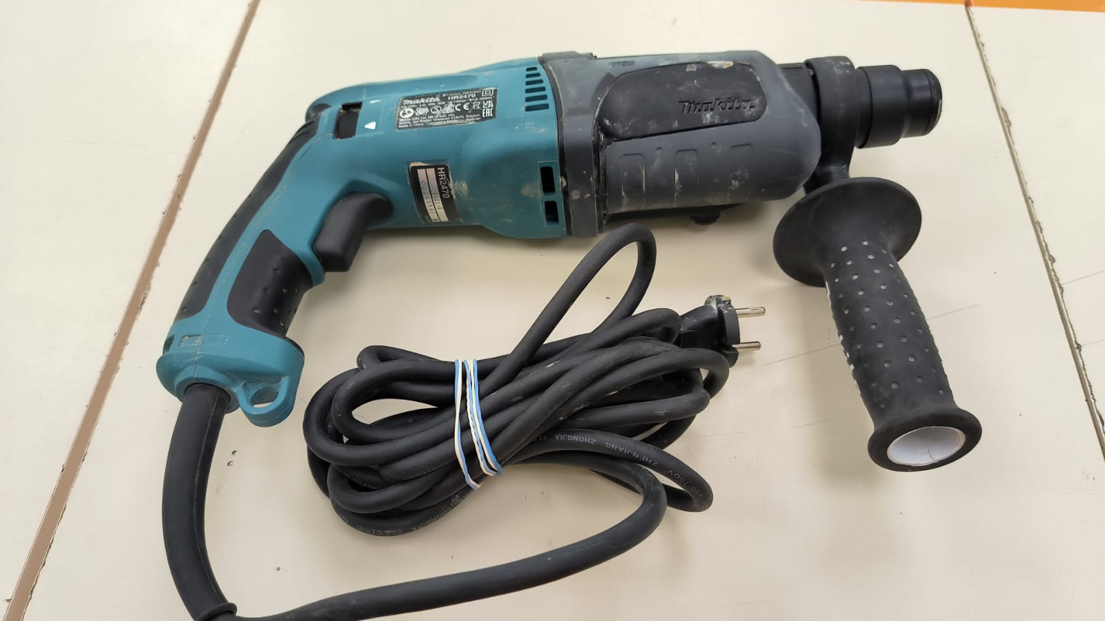 Перфоратор Makita HR2470 4400029954913 в Волгограде - купить в  интернет-магазине ювелирных украшений и дисконт техники «Золотой Стандарт»