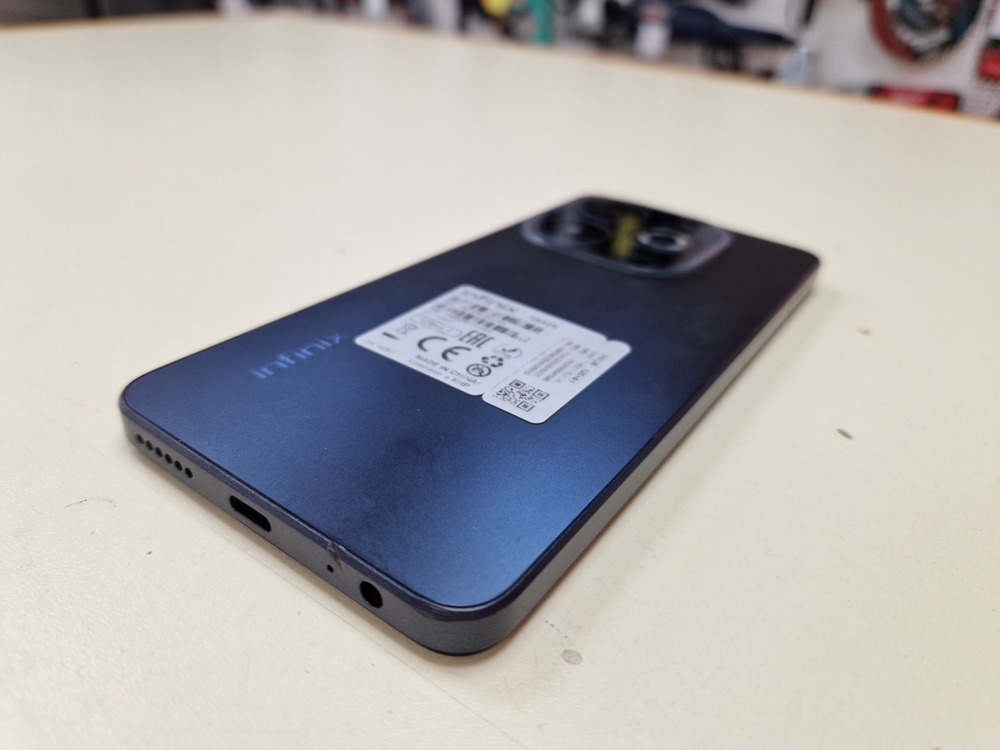 Смартфон Infinix Smart 8 plus 4/128
