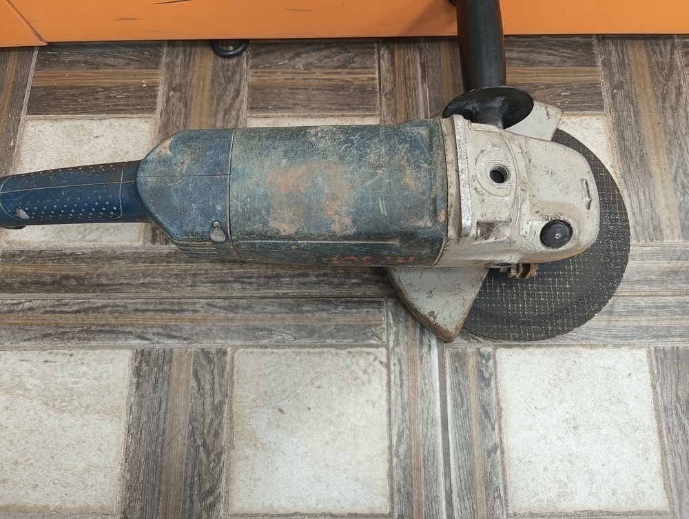 Угловая шлифмашина Bosch GWS 20-230H