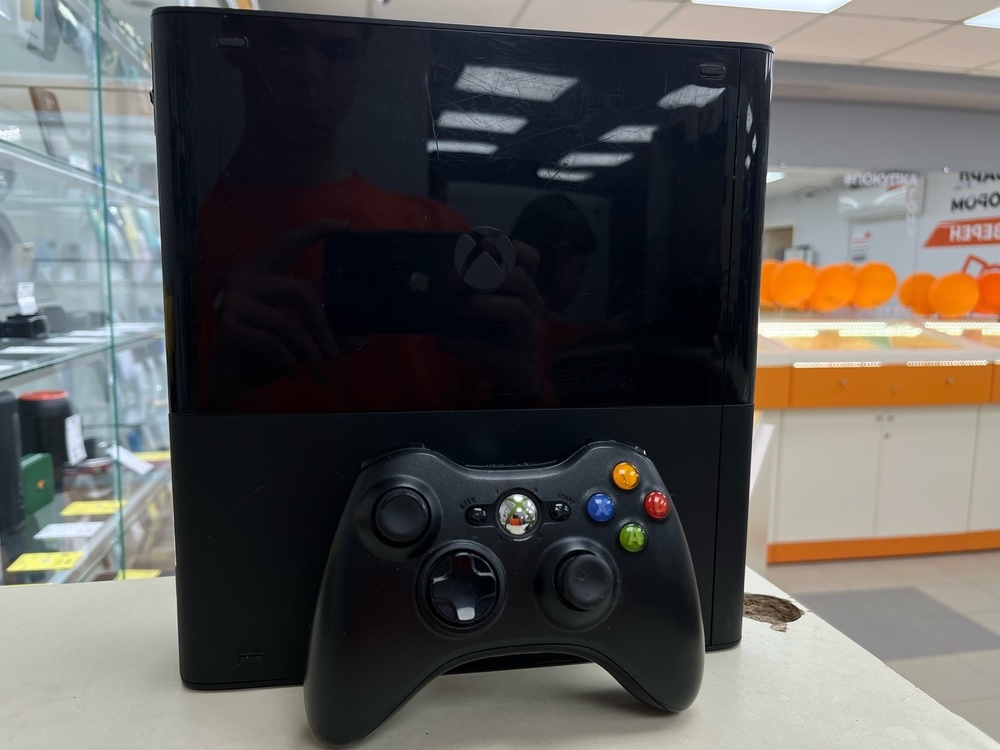 Игровая приставка Xbox 360;