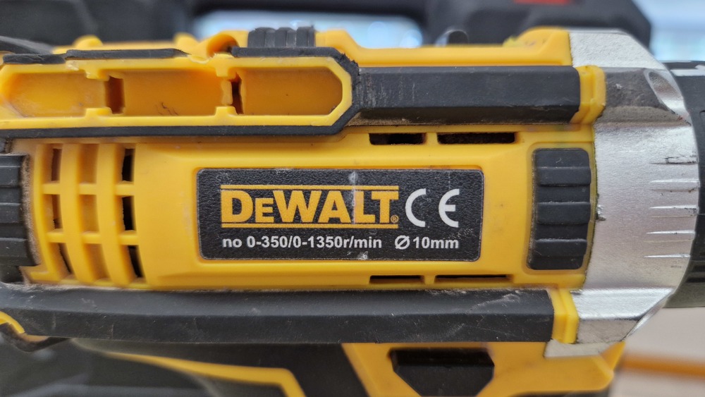 Шуруповерт Dewalt NoName