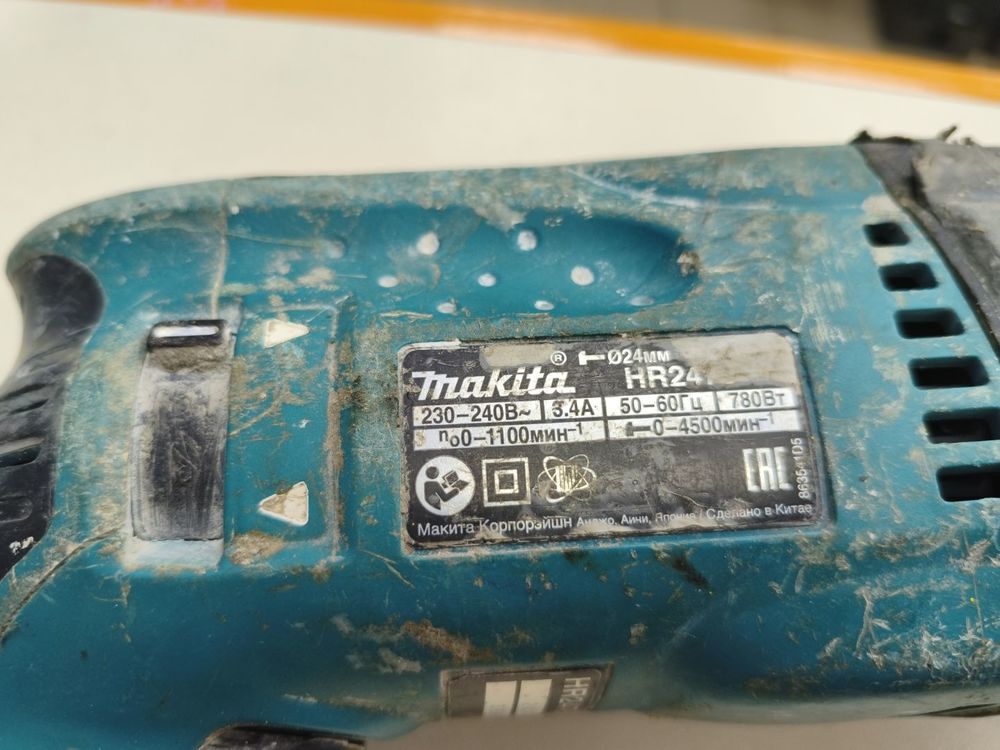 Перфоратор Makita HR2470