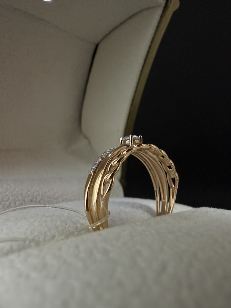 КОЛЬЦО С КАМНЯМИ (Au 585)