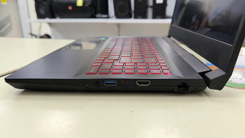 Ноутбук MSI;  Core I5-11400H, GeForce RTX 3060, 16 Гб, 512 GB, Нет