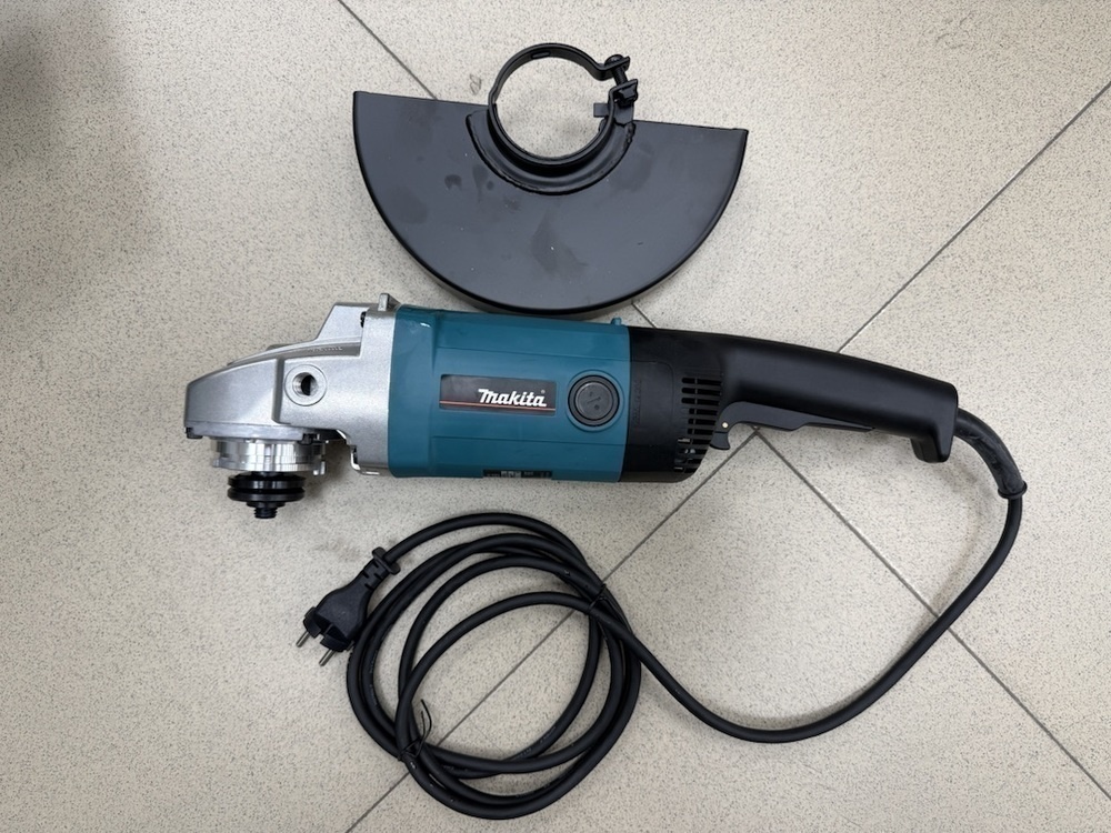 Полировальная машина Makita SA7000C