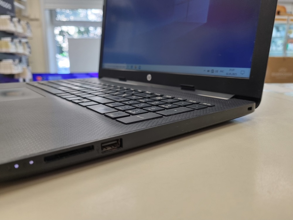 Ноутбук HP; A9-9425, Radeon R5 series, 4 Гб, Нет, 1 Tb