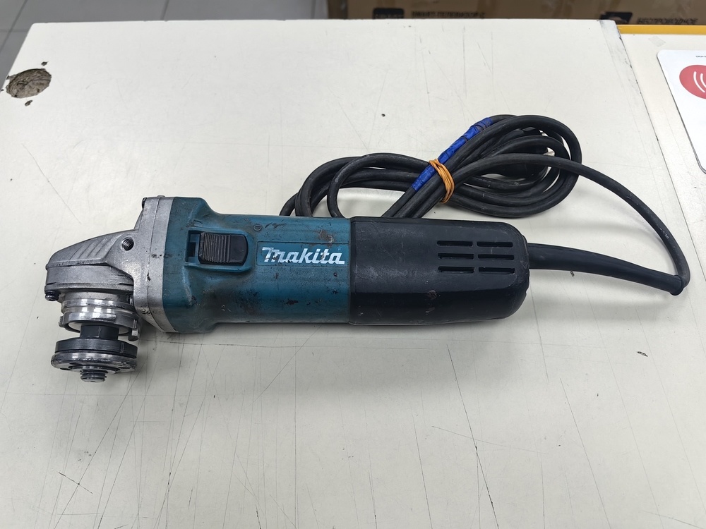 Угловая шлифмашина Makita 9558HN