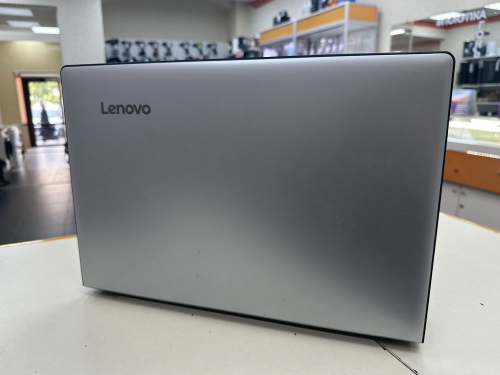 Ноутбук Lenovo; Core i3-6100U, GeForce 920MX, 4 Гб, Нет, 1 Tb