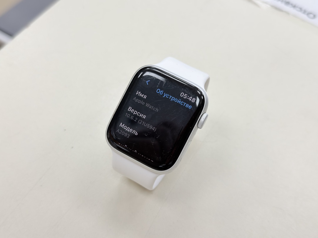 Смарт-часы Apple Watch Series 5 44 мм