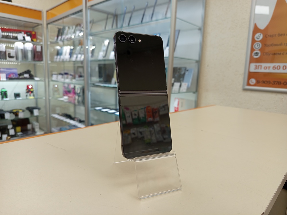 Смартфон Samsung Galaxy Z Flip 5 8/256