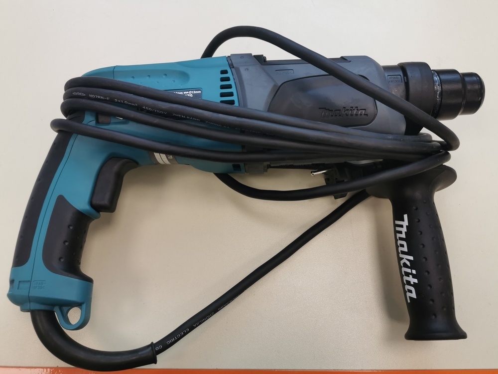 Перфоратор Makita HR2470