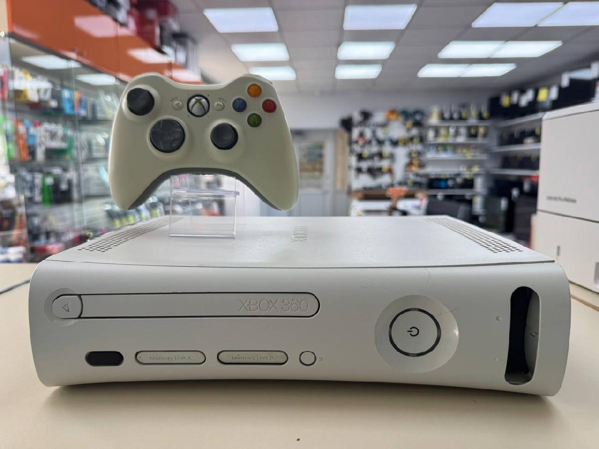 Игровая приставка Xbox 360;