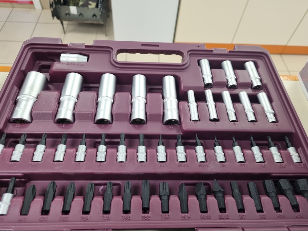 Набор инструментов Thorvik UTS0082