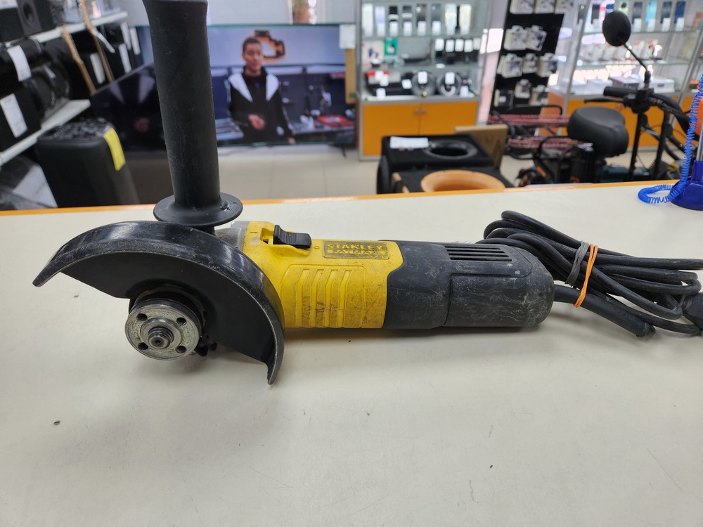 Угловая шлифмашина Stanley FMEG825