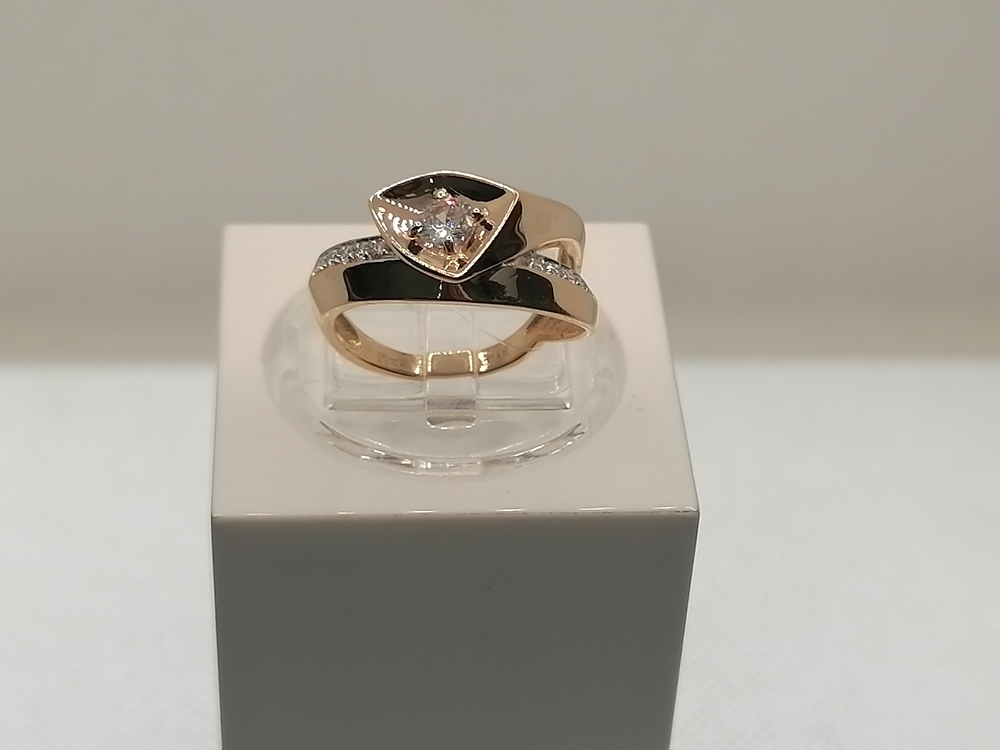 КОЛЬЦО С КАМНЯМИ (Au 585)