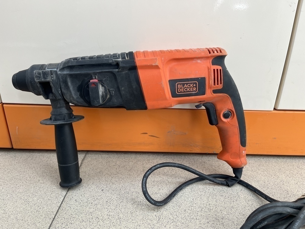 Перфоратор Black & Decker BDHR26KR