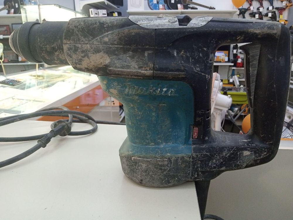 Перфоратор Makita HR3200C