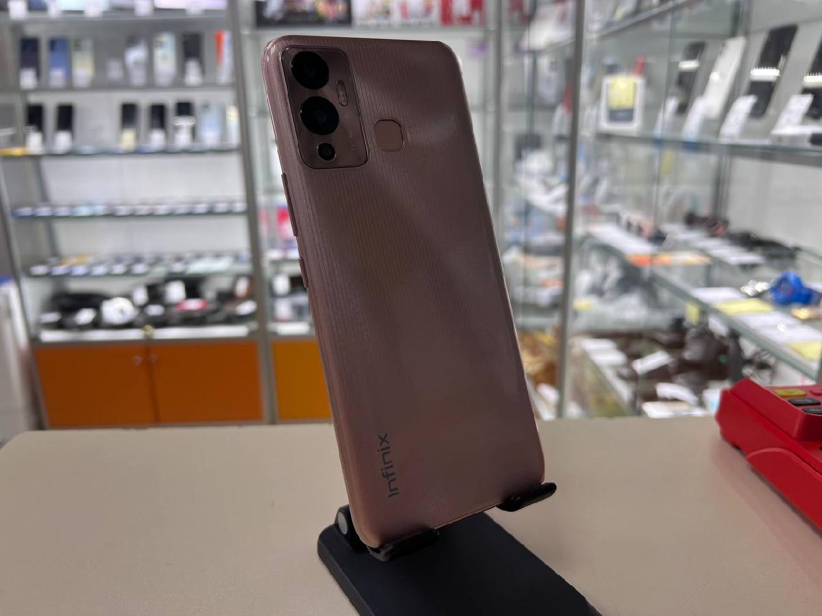 Смартфон Infinix HOT 12 PLAY 4/64