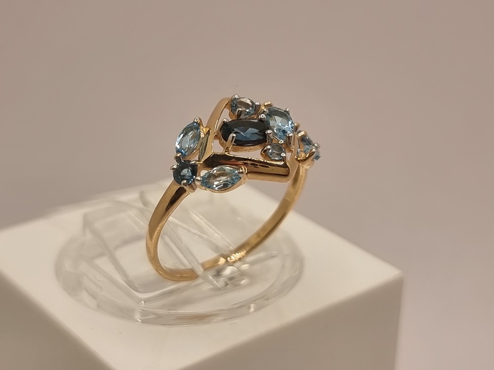 715248 КОЛЬЦО С КАМНЯМИ (Au 585)