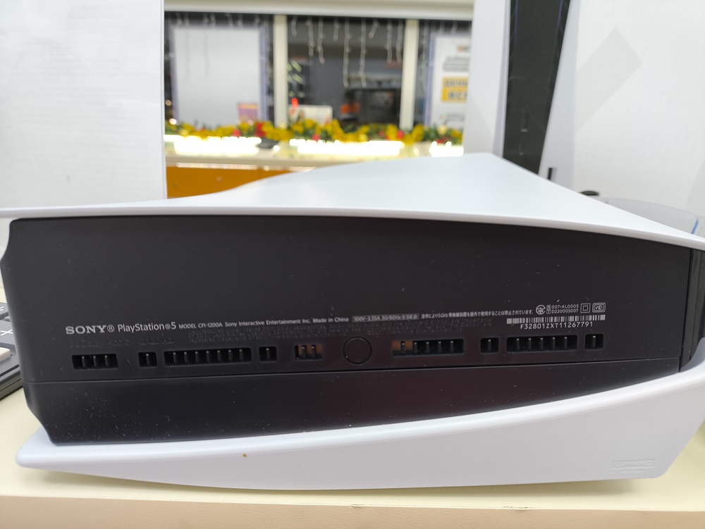 Игровая приставка PlayStation 5 825Gb (С дисководом)