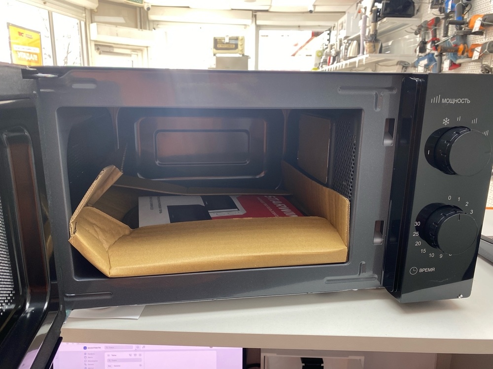 Микроволновая печь Starwind SMW4520