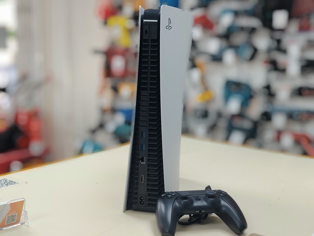 Игровая приставка PlayStation 5 825Gb (С дисководом)