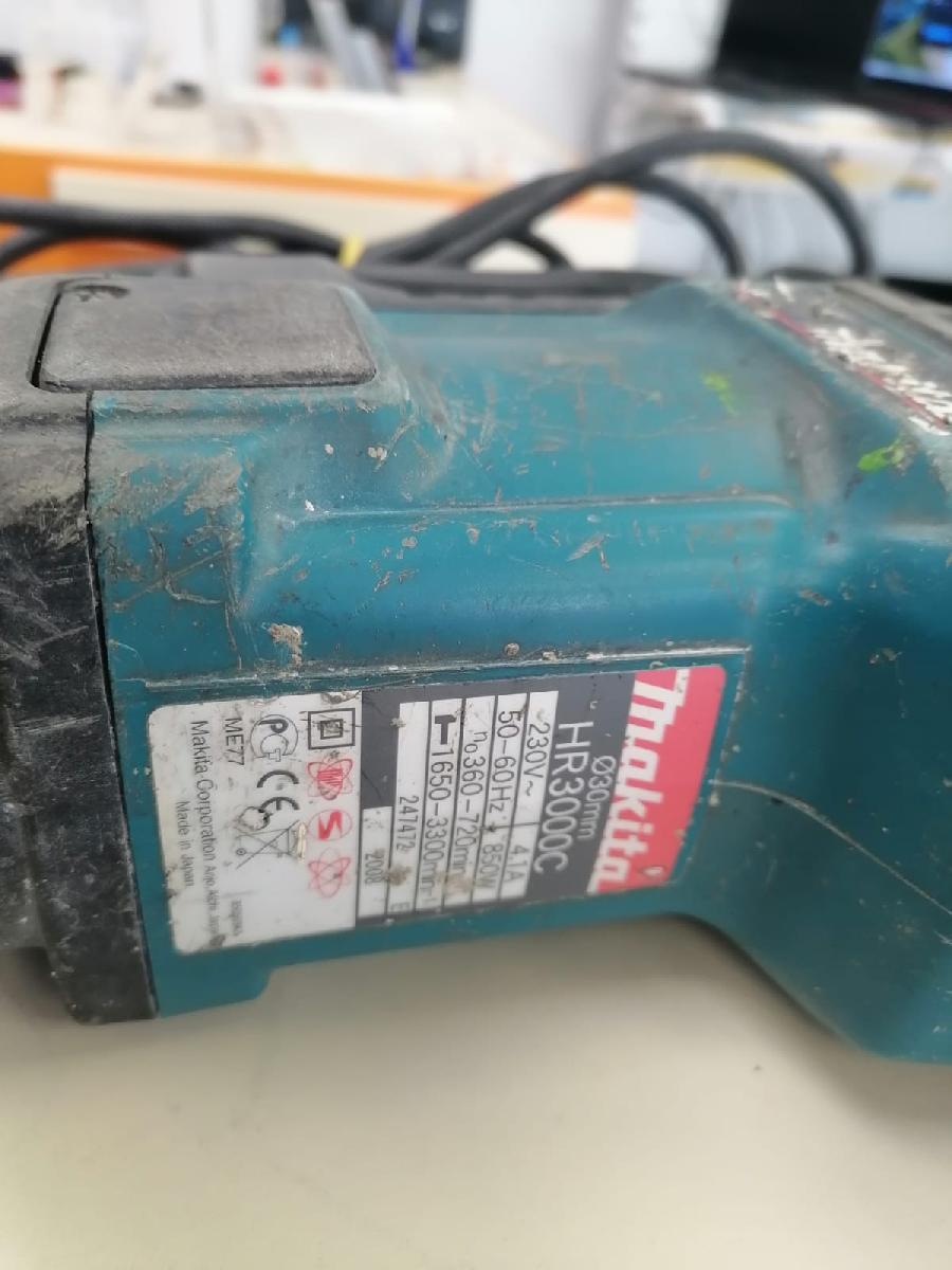 Перфоратор Makita HR3000C