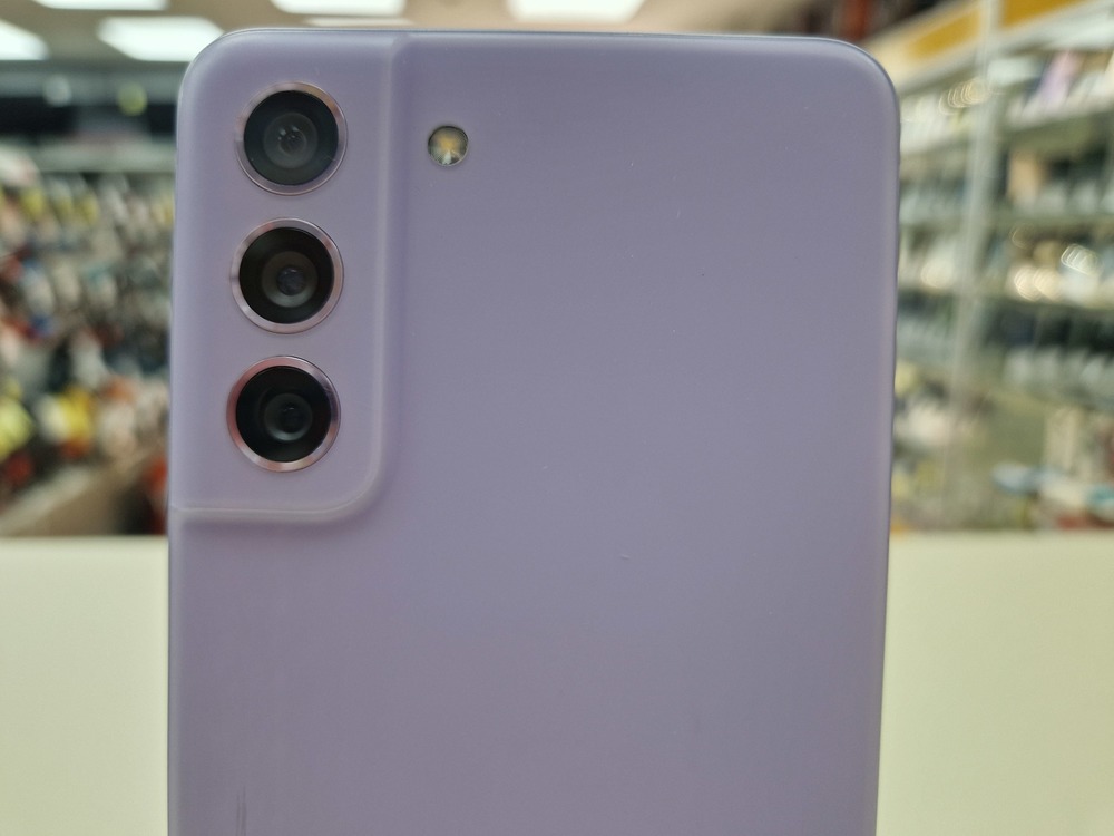 Смартфон Samsung Galaxy S21 FE 6/128