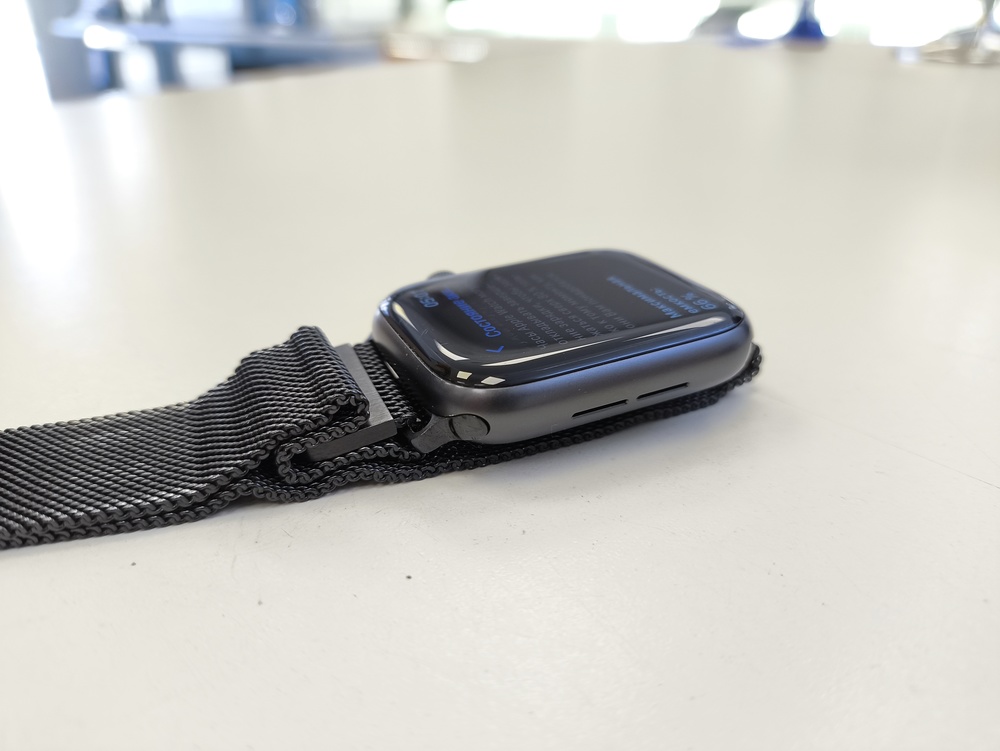 Смарт-часы Apple Watch SE 44mm