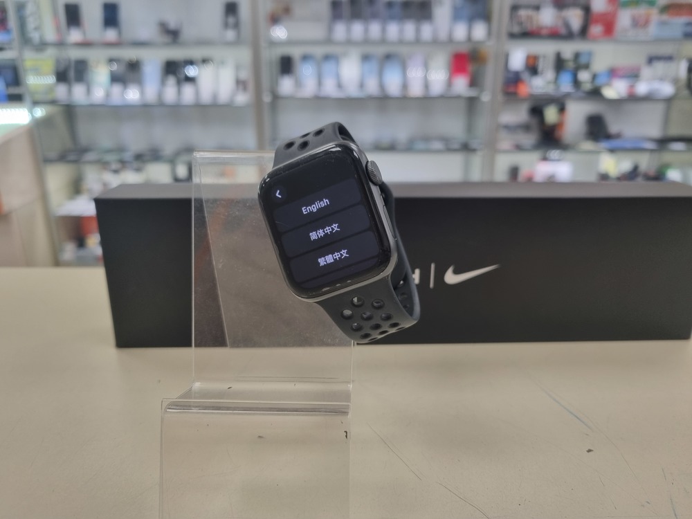 Смарт-часы Apple Watch SE 44mm