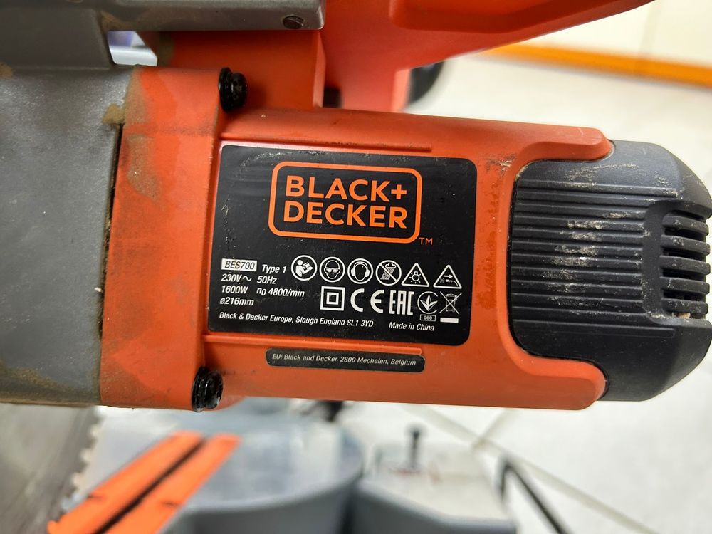 Торцовочная пила Black&Decker BES700