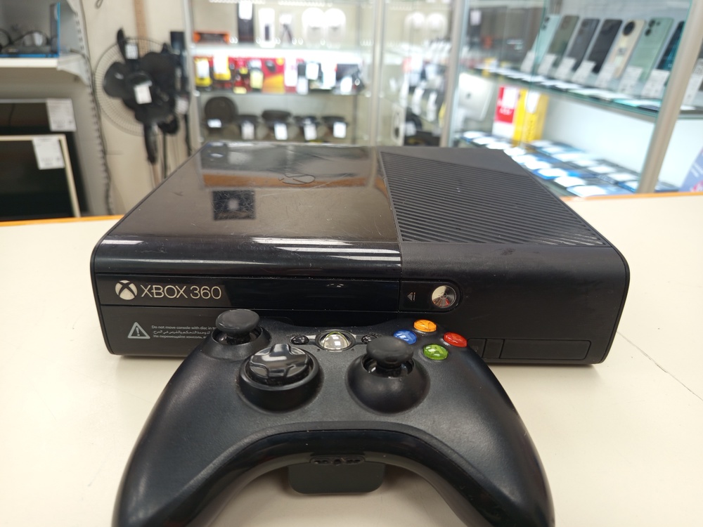Игровая приставка Xbox 360;
