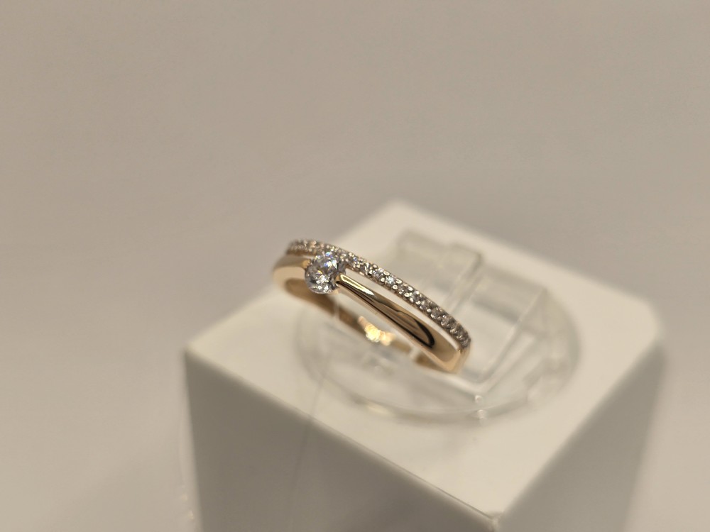 КОЛЬЦО С КАМНЯМИ (Au 585)